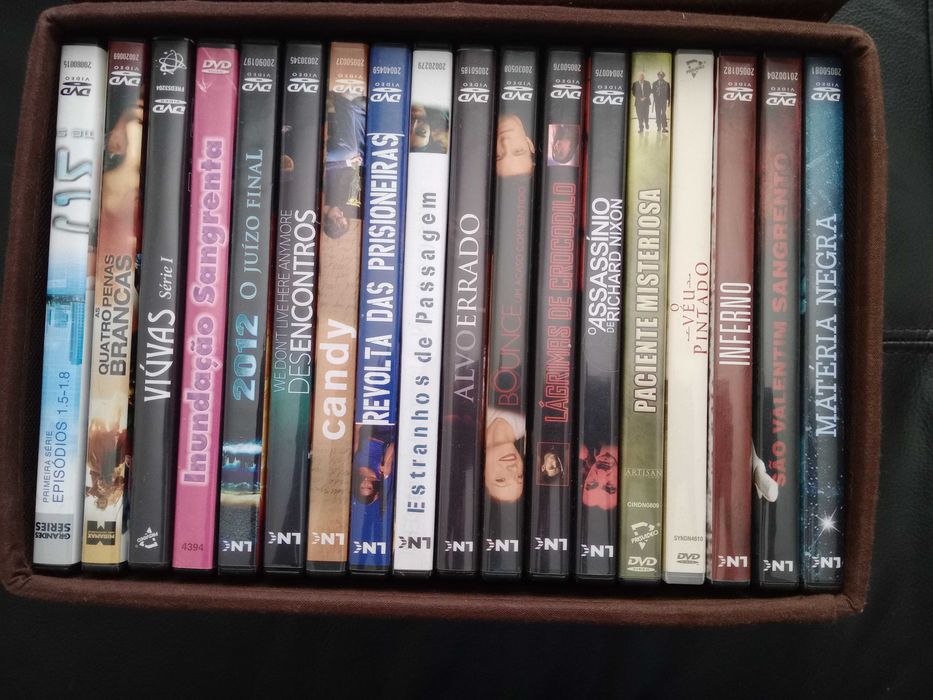 Vendo 36 DVDs de filmes variados