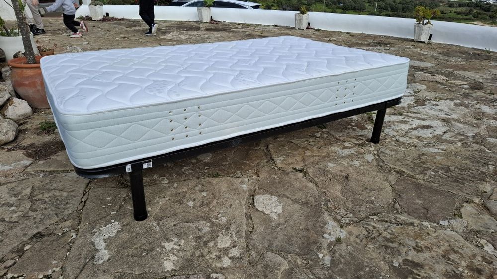 Cama corpo e meio em excelente estado!