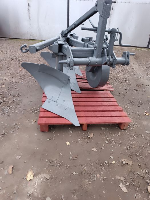Плуг польський тракторний 3 по 30 грудзіаз Grudziaz Bomet Wirax