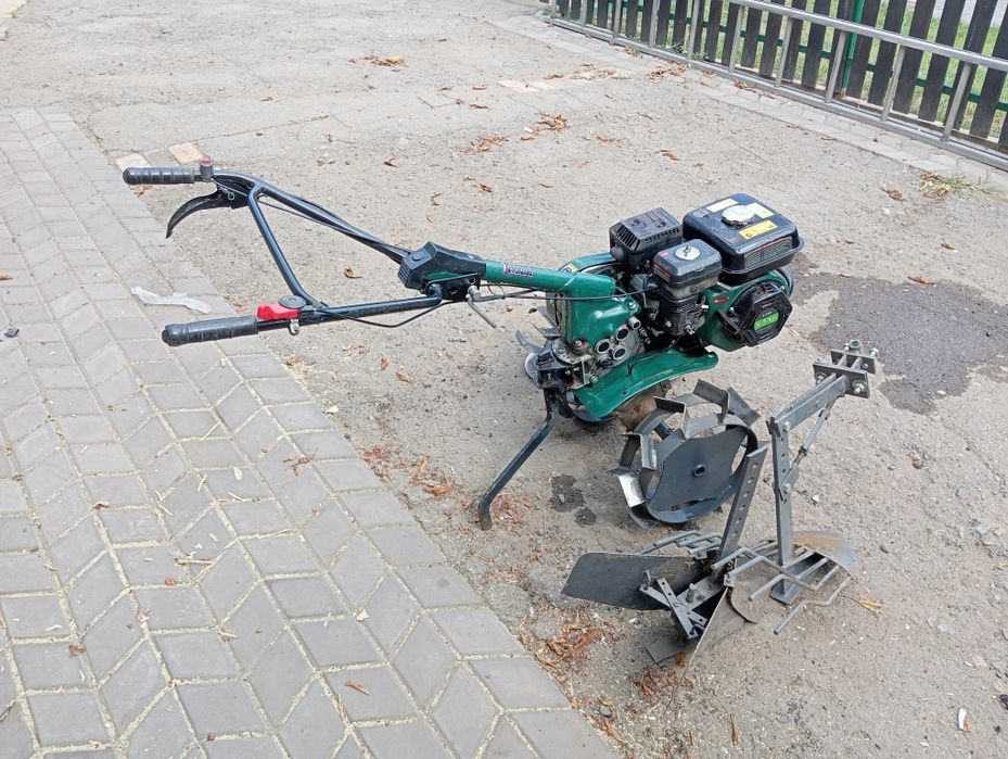 Мотоблок       .