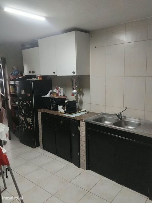 Casa com 2 quartos, arrumo   e lugar de estacionamento