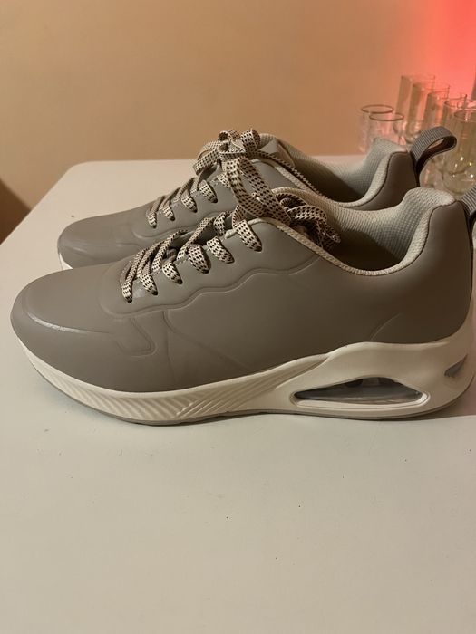 Продам кросівки жіночі