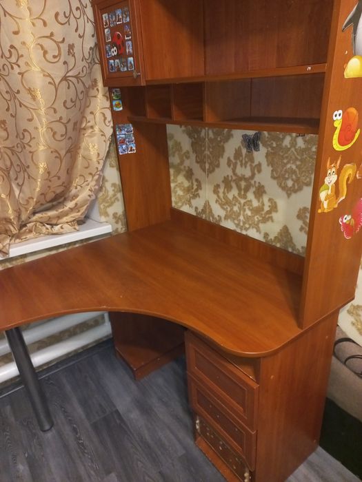 Продам письменный стол