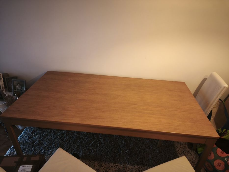 Mesa extensível 1,80  a 2,3mts pode ir com 4 cadeiras