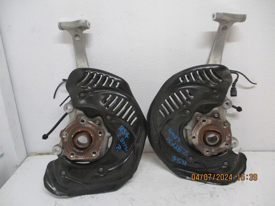 Zwrotnica zwrotnice przód AUDI A4 RS4 2,9TFSI 8W0407559 8W0407560