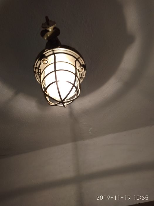Lampa w bardzo dobrym stanie .