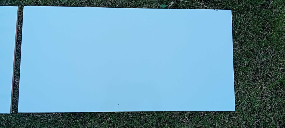 Białe kafelki ścienne 30x60