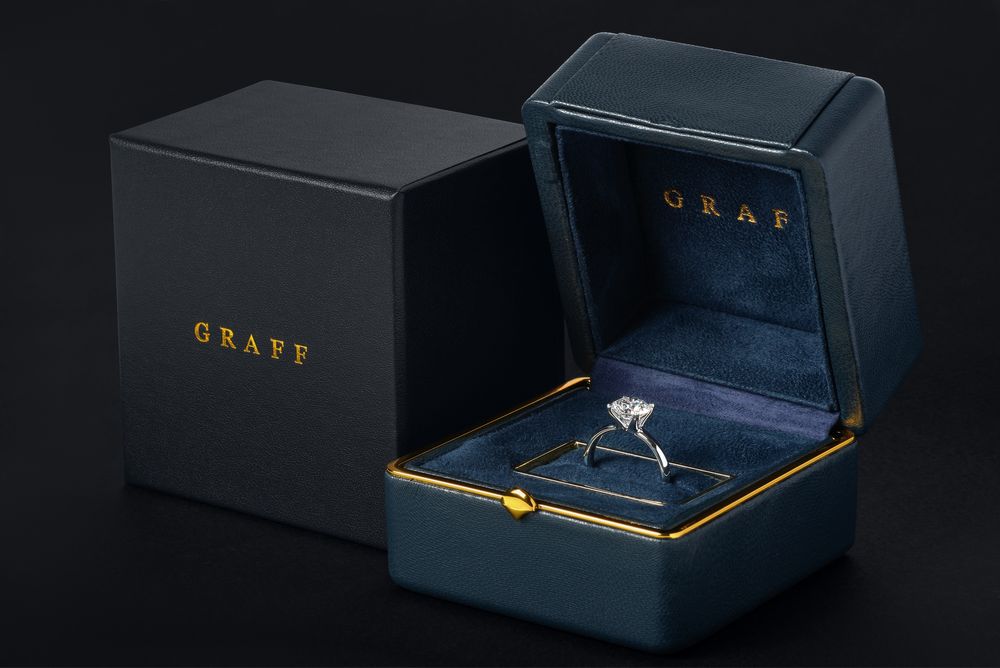 Каблучка з діамантом 2 карати