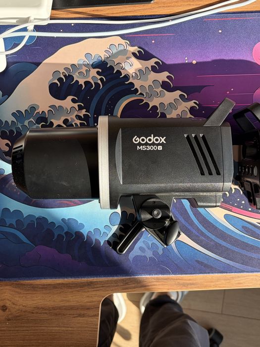 Студійний спалах Godox MS300v