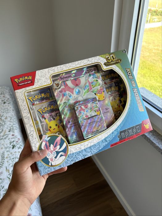 Pokémon 30th Celebrarion Sylveon Ex Box