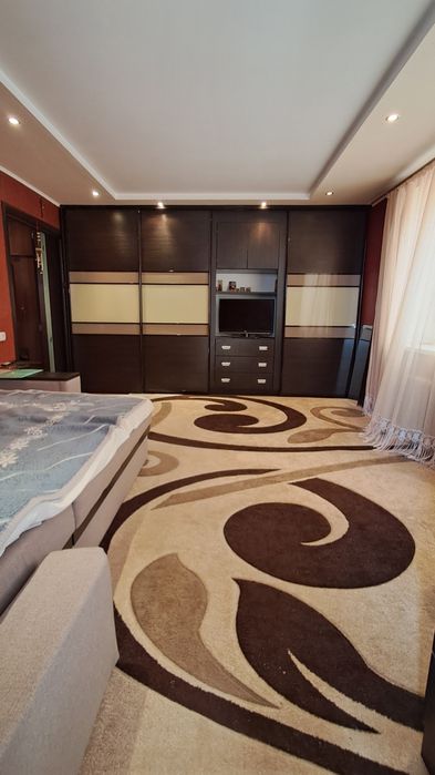 Продам 1 кім.чешку з меблями та технікою в центрі міста