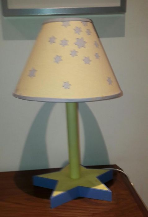 Candeeiro de mesinha para quarto de criança