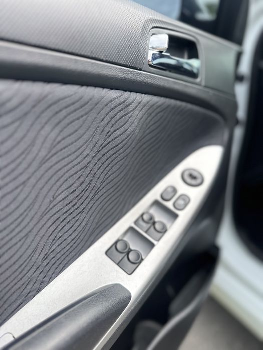 Hyundai Accent 2012