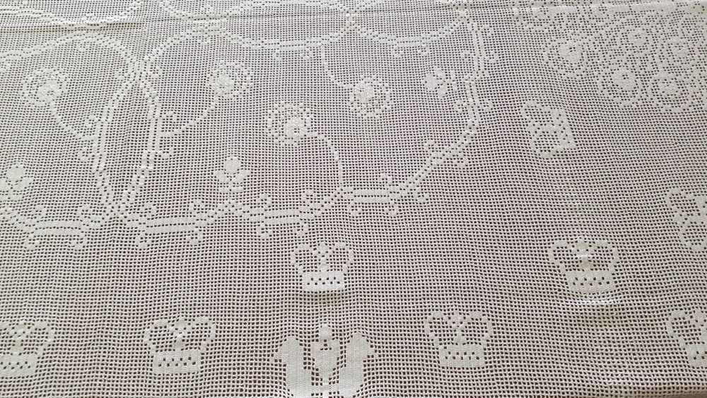 Toalha de Mesa em Renda/Crochê Branca feita à mão – Excelente Estado