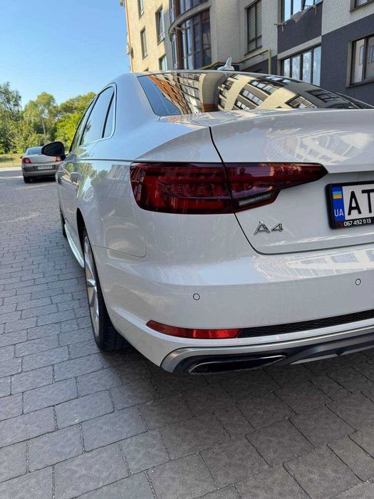Audi A4 2018 VIN WAUENAF43KA014153 фото оголошення 11 з 13
