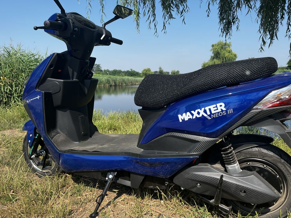 Електроскутер Maxxter NEOS III