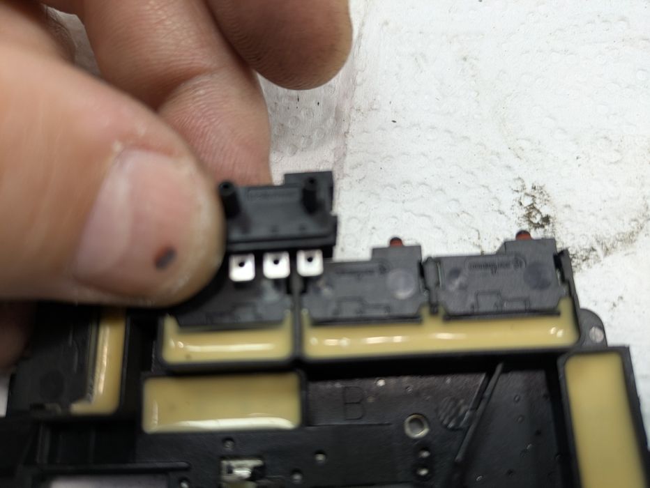 Кнопка для ремонту замка VW