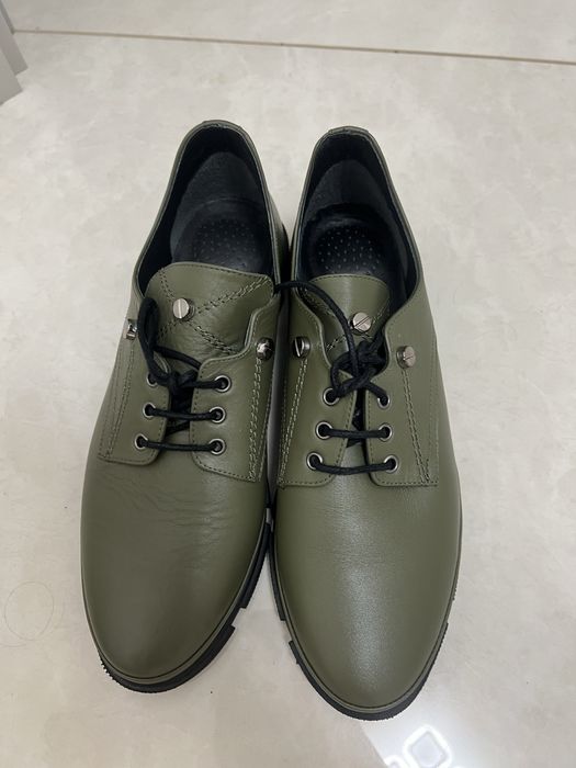 Продам шкірянітуфлі оливкового кольору