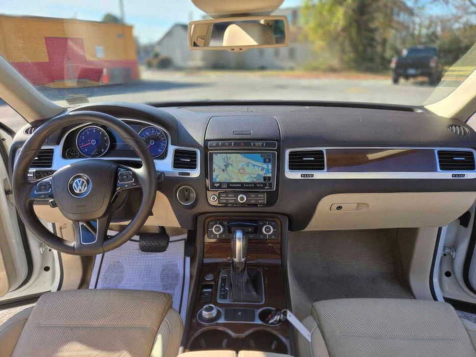 Volkswagen Touareg VR6 Lux      2016