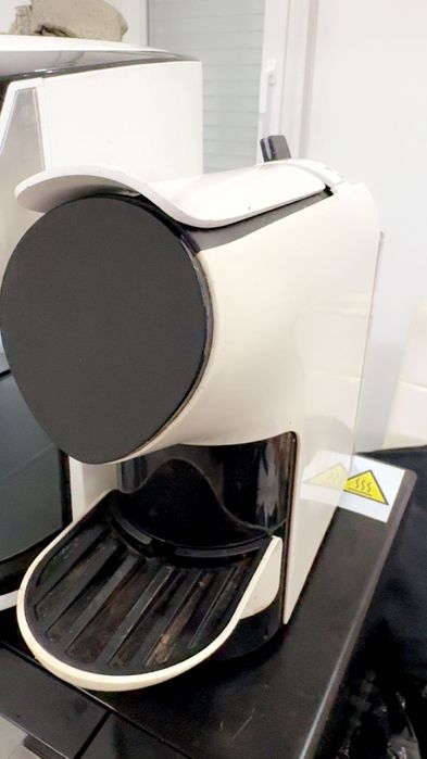 Máquina de café em muito bom estado