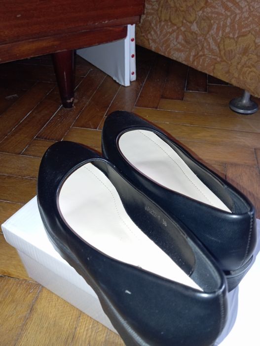 Чорне жіноче взуття