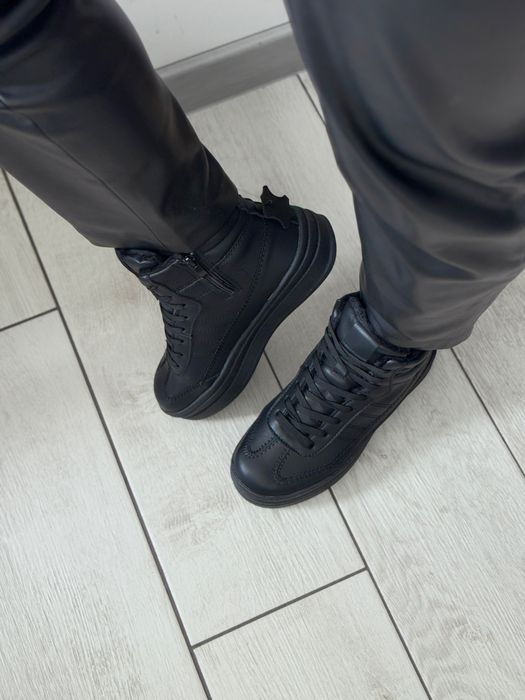 Кросівки зимові високі шкіряні