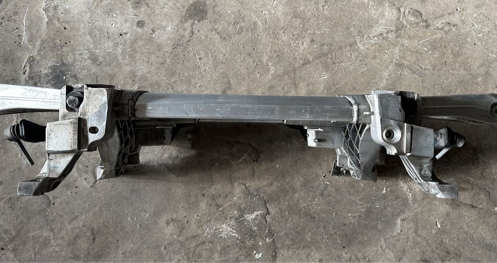 Maserati Levante wozek sanki przod Idealne