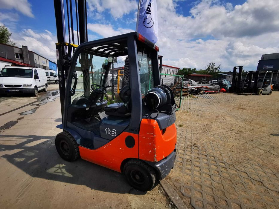 Wózek widłowy TOYOTA 8FGF18, gazowy, wys .pod. 4700