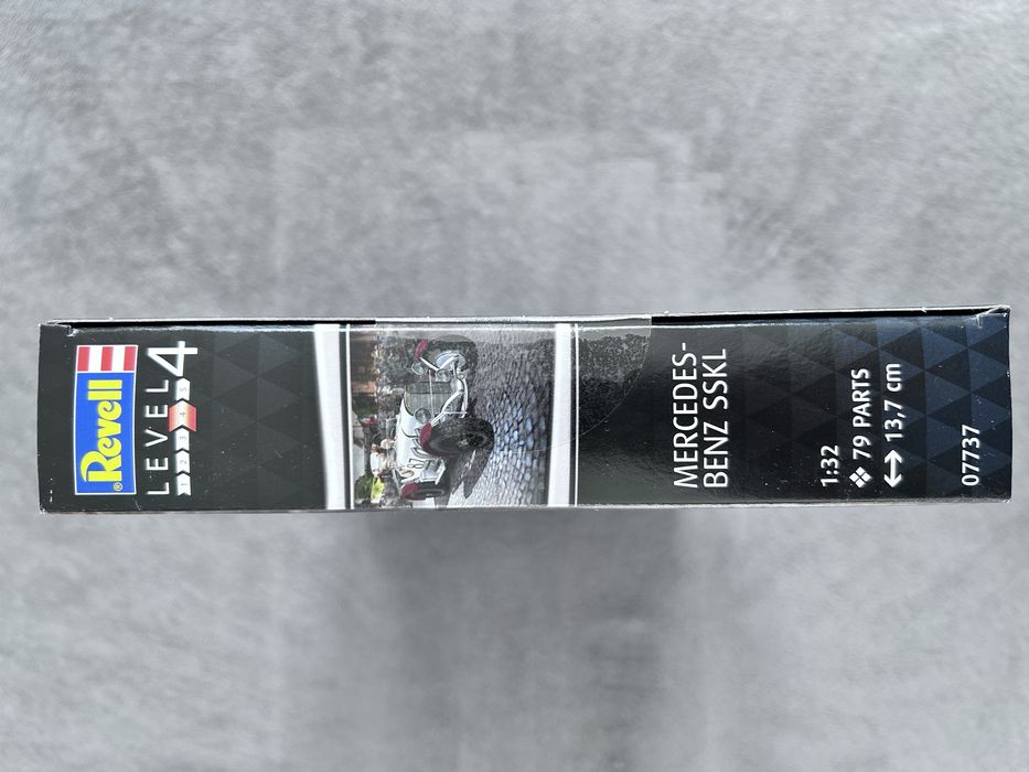 Samochód Mercedes Benz SSKL model do sklejania Revell 07737
