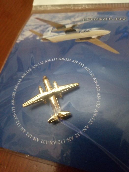 знак Самолет золото 22 карата ANTONOV Ан-132 Коллекция VIP значок