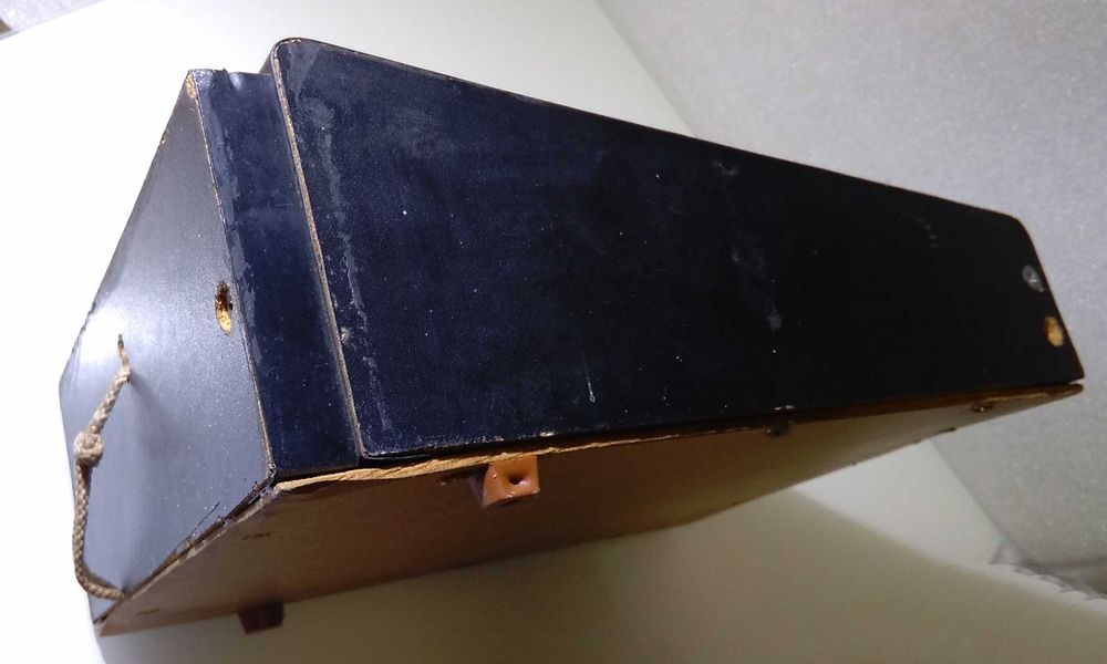 Antiga Maquina Furos de Balcão em Madeira ~ Chocolates/Brindes Anos 70