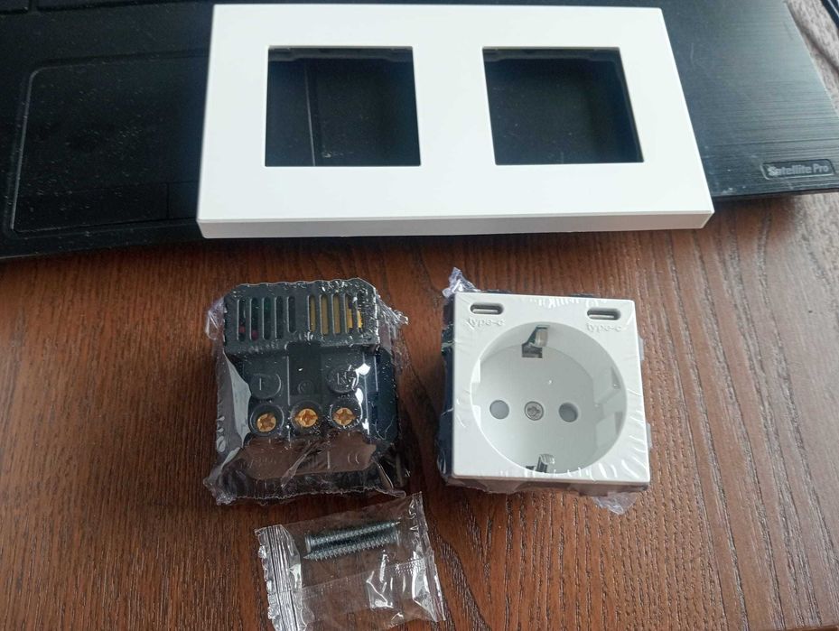 Interruptor + Tomada BSEED Vidro Temperado Branco – Luxo