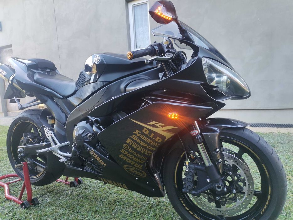 Motocykl Yamaha R1 Rn19 2008