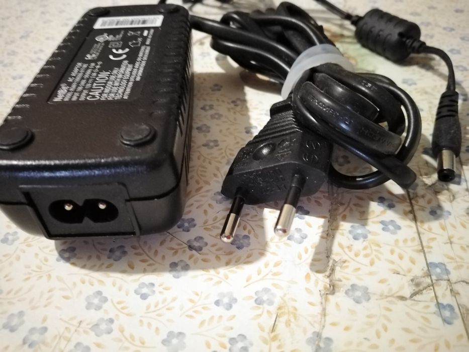 Vendo carregador novo