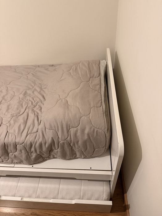 Cama solteiro com cama auxiliar branca