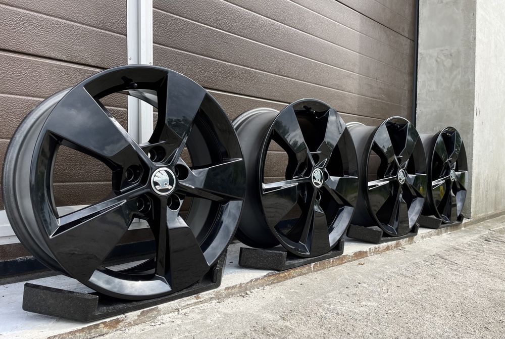 4x felgi aluminiowe Czarne 5x112 r17 et49 7J Alufelgi Oryginał Skoda