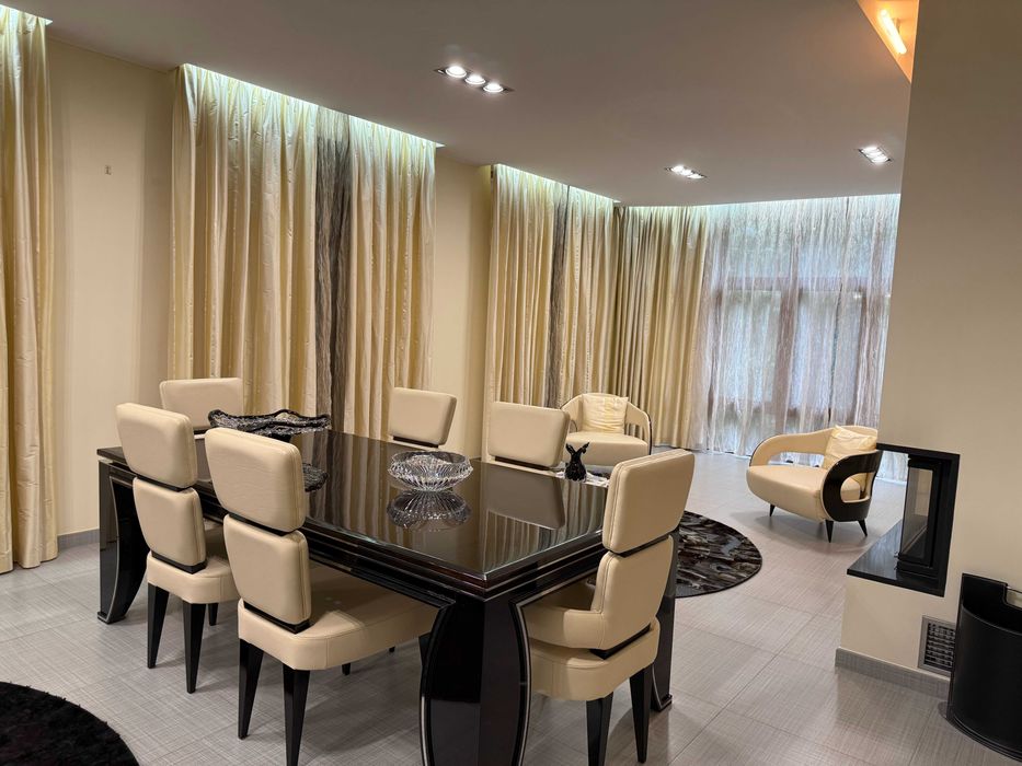 Містечко біля лісу, 45 соток, будинок 600 м2, Стоянка