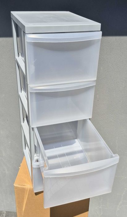 Plastikowa komoda z 4 szufladami
