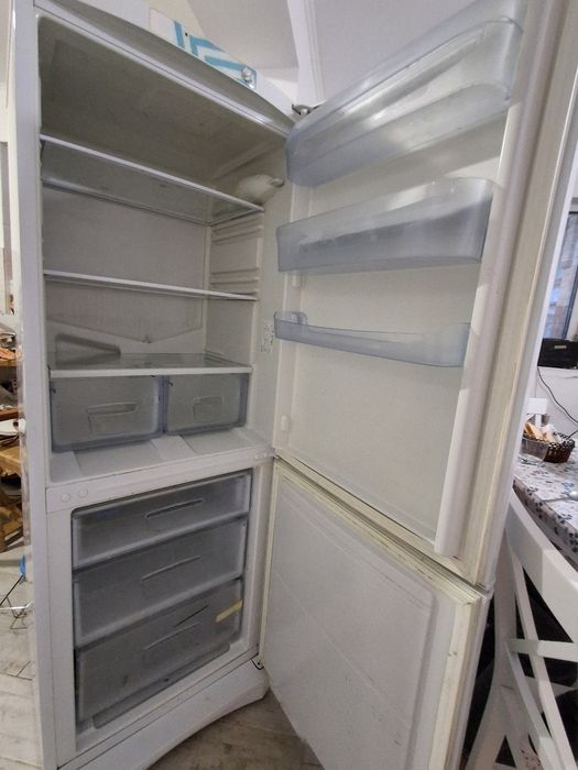 Холодильник Indesit