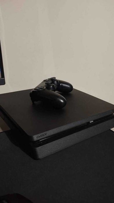 Playstation 4 com comando