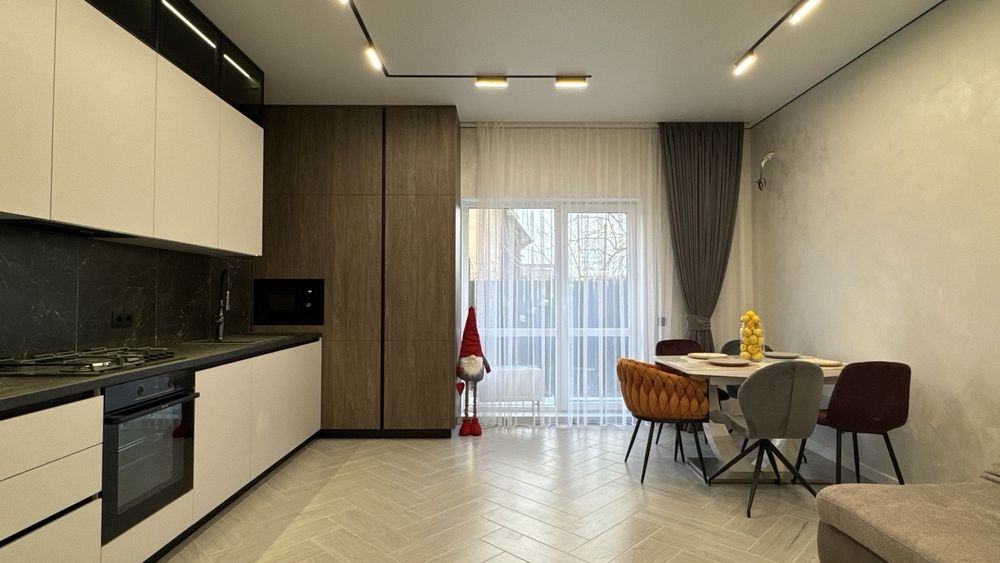 Продаж таухауса у топ локації