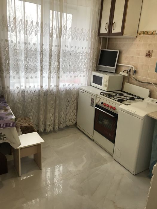 Подобово квартира район зелені, біля атб та 555