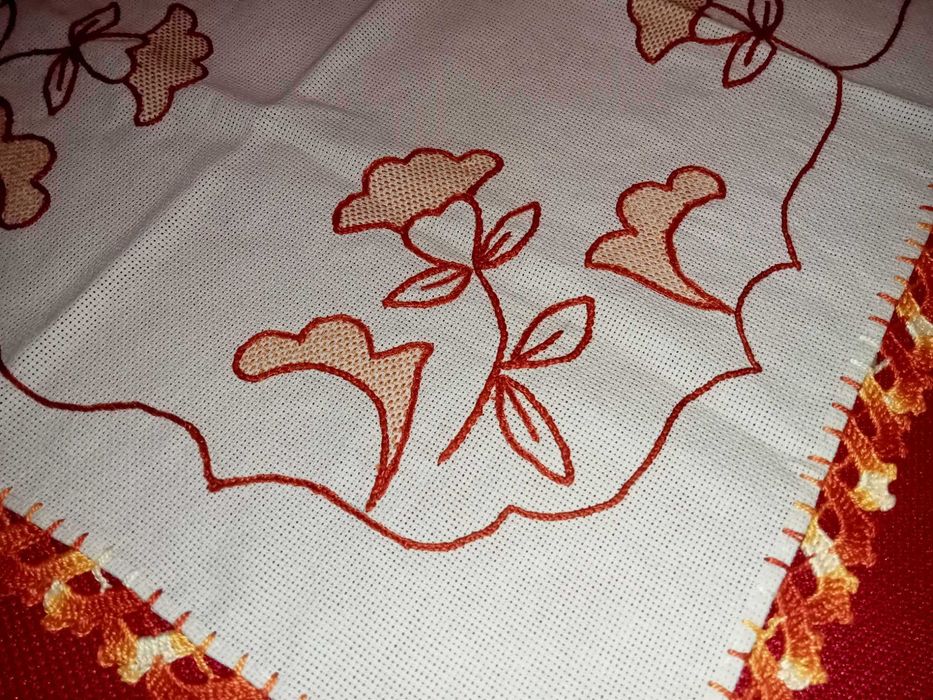 Pano bordado à mão