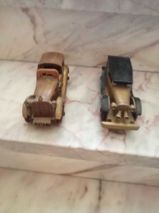 carro em madeira miniatura