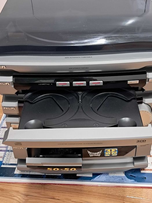 Gramofon z Magnetofonem i kolumnami