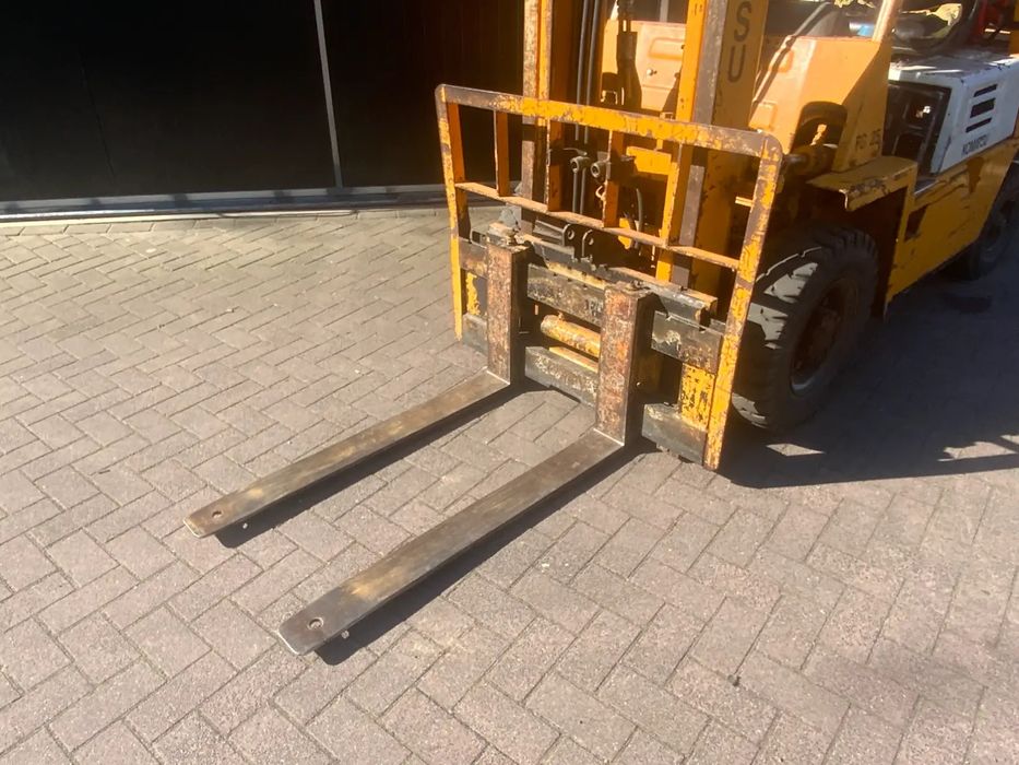 Empilhador komatsu 2t