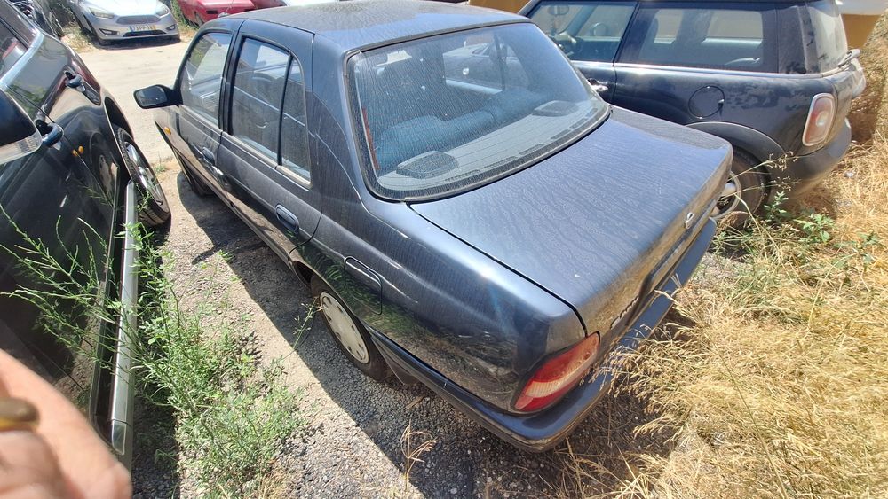 Nissan Sunny com motor avariado