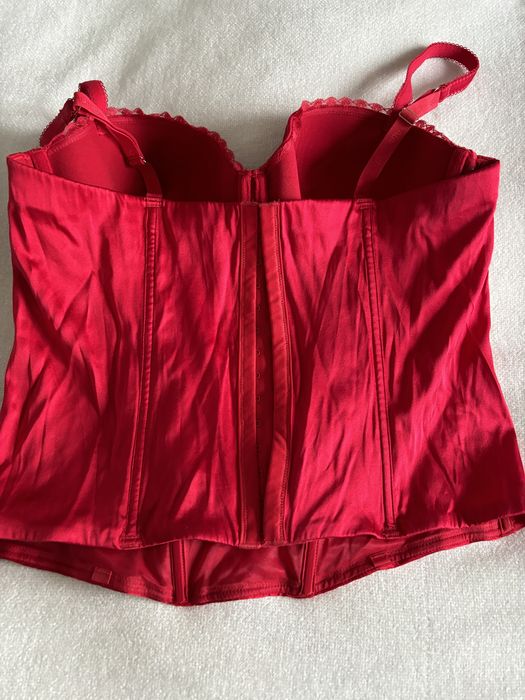 Czerwone body wyszczuplajace bielizna