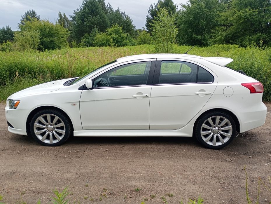 Mitsubishi Lancer intense rezerwacja