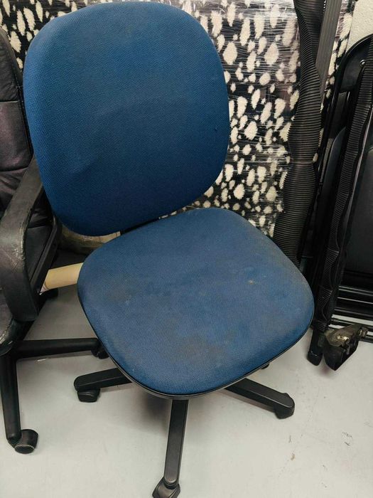 Cadeira de escritório AZUL – usada (negociável)